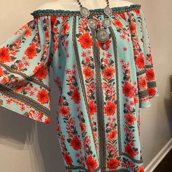 Dresses & Skirts - Sale‼️ 🍩 1 SM Mint floral off shoulder dress